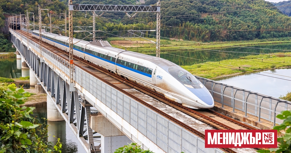 Японската жп компания  JR West въвежда в употреба робот, който прилича