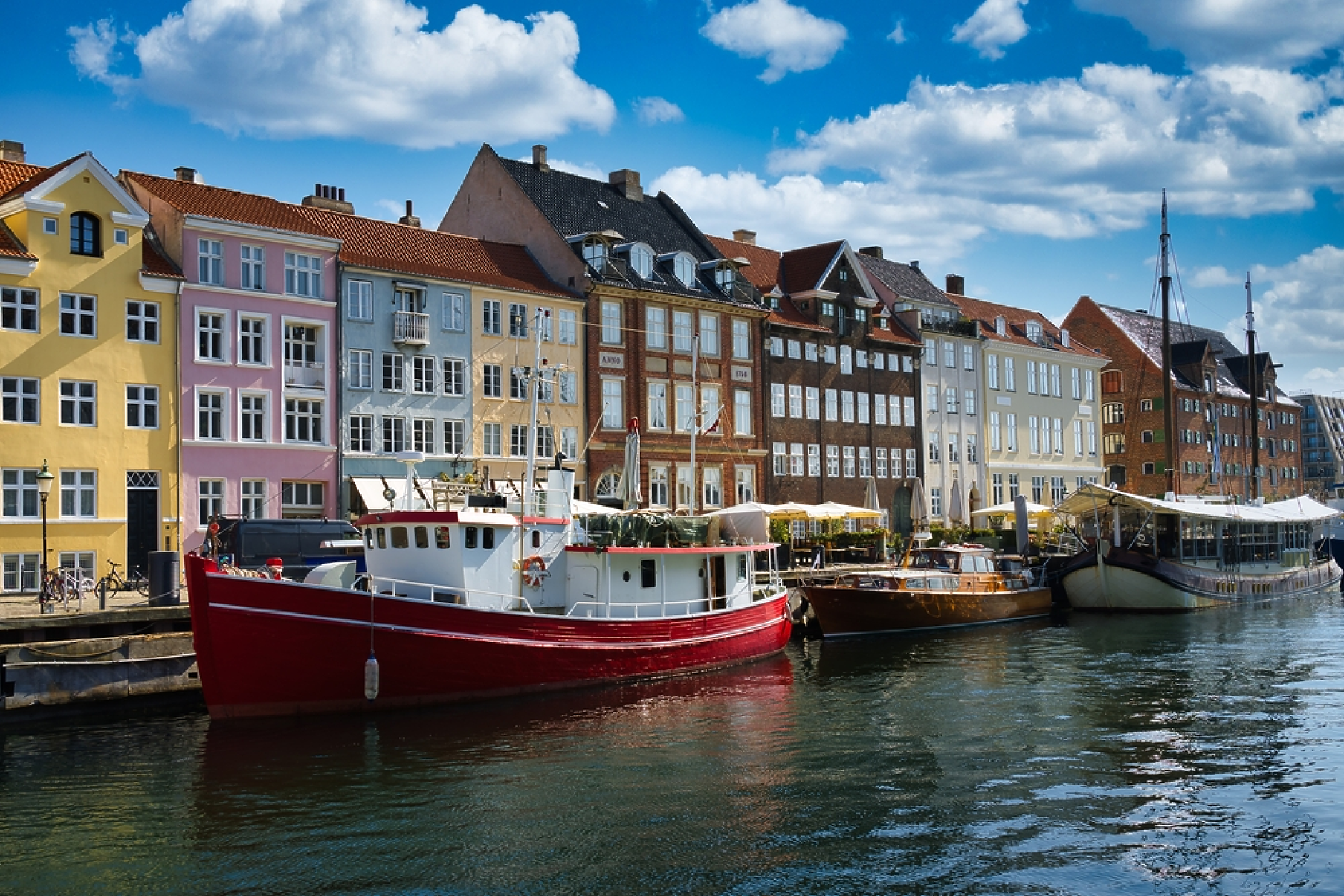 Копенхаген предлага награди за туристите,  докато други градове в ЕС ги ограничават 