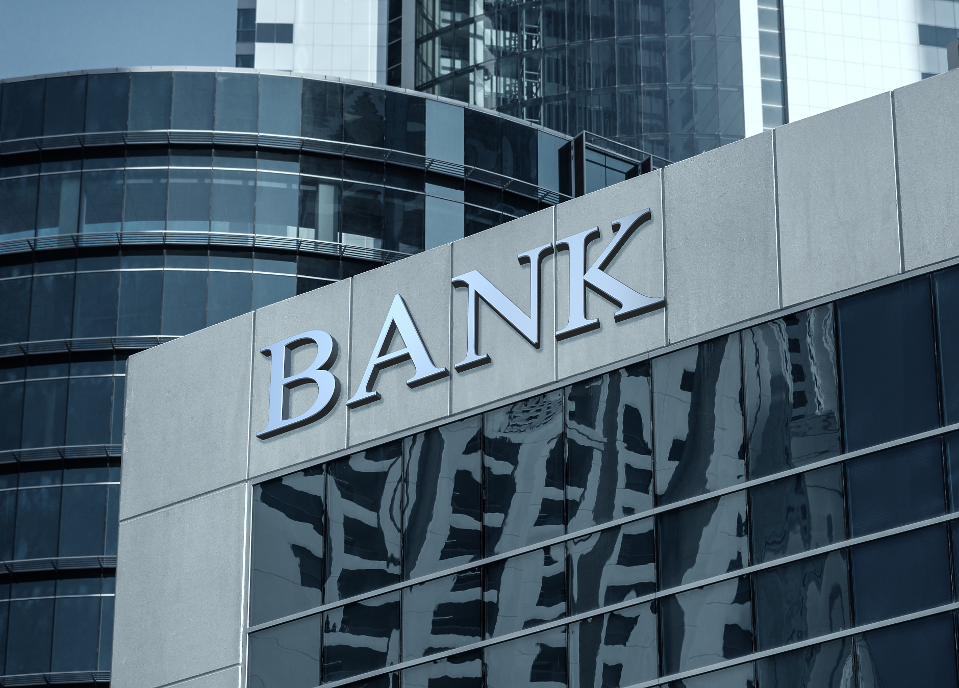 Глобалните регулатори затягат правилата за аутсорсинг на банкови услуги