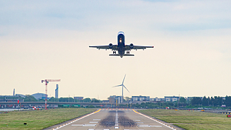 Рекордното лятно търсене на въздушни пътувания не се превръща в