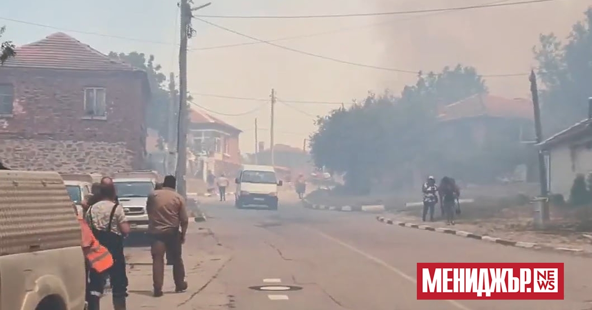 Огънят от пожара в Ямболско навлезе в село Воден. Хората