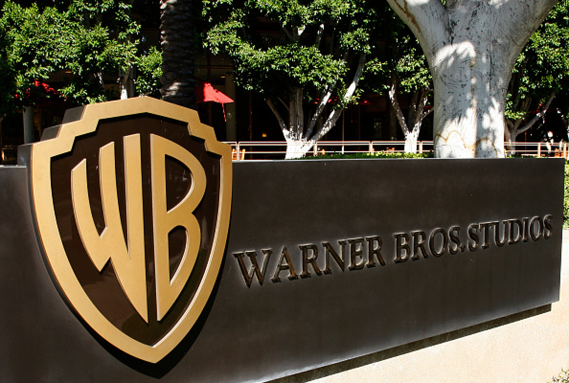 Warner Bros. преговаря за правата за излъчване на срещите от NBA
