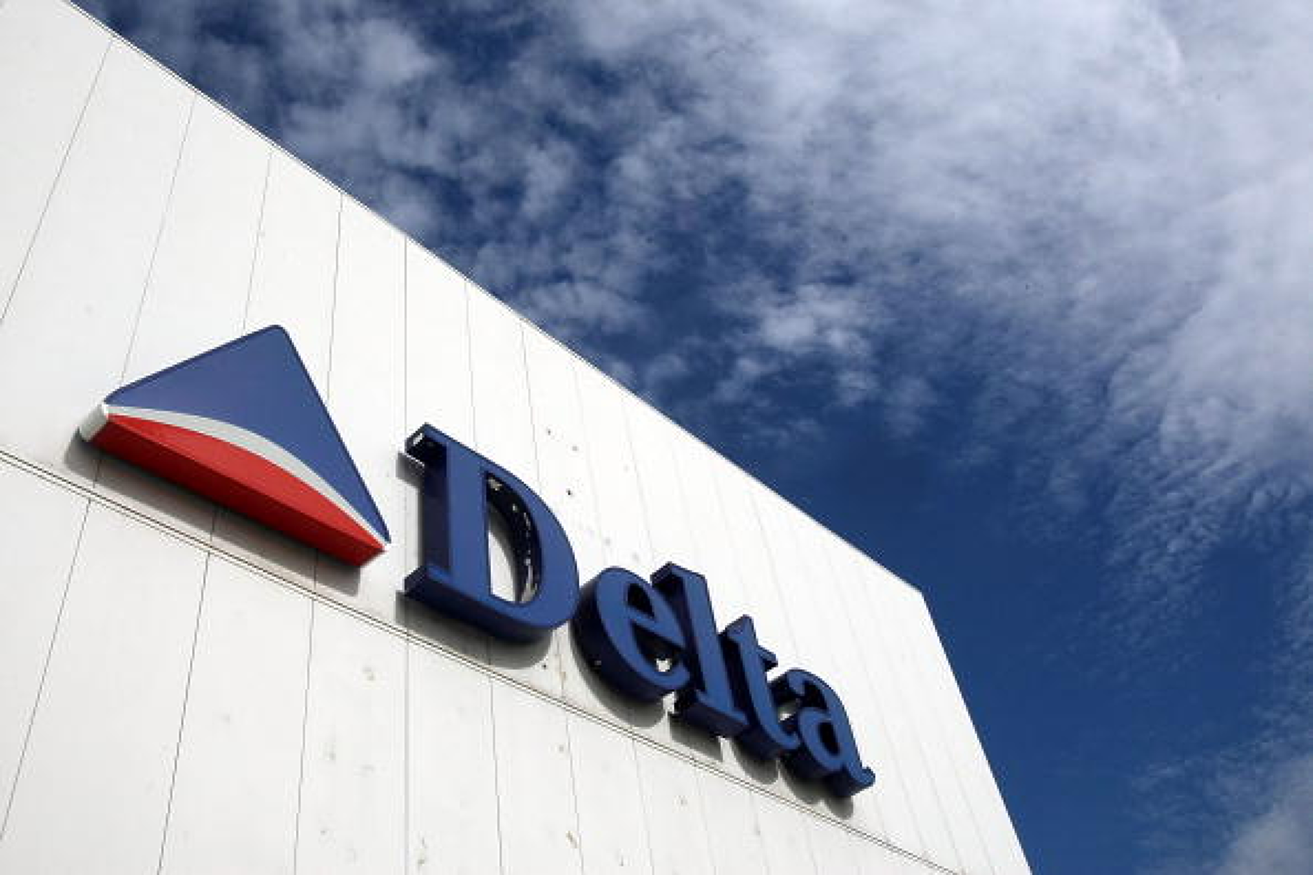  Авиокомпания Delta тъси компенсация от CrowdStrike и Microsoft за щети от 350-500 млн. долара след глобалния срив
