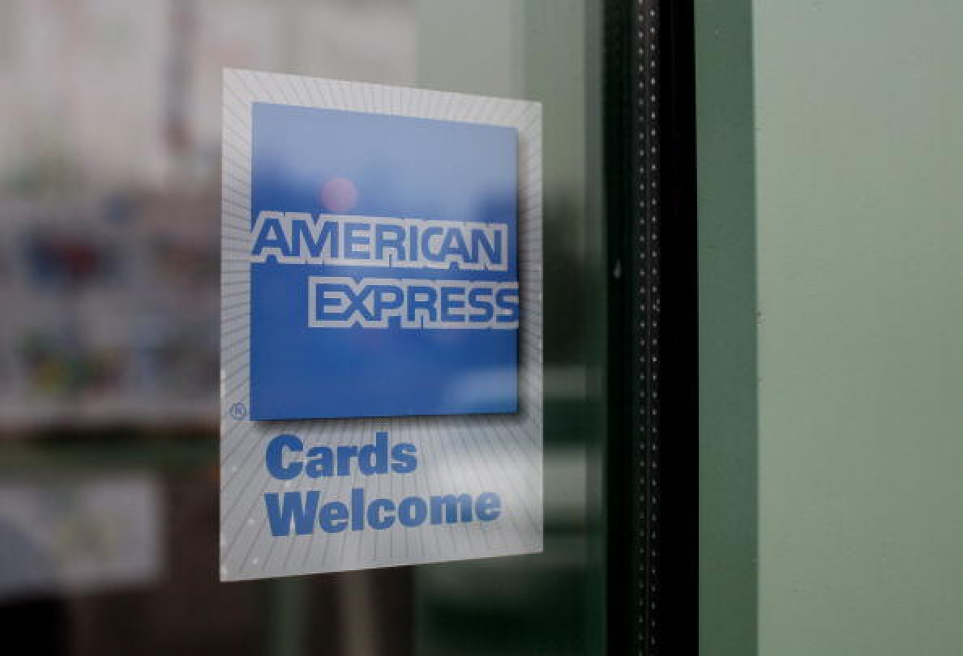 American Express се оттегля от Русия