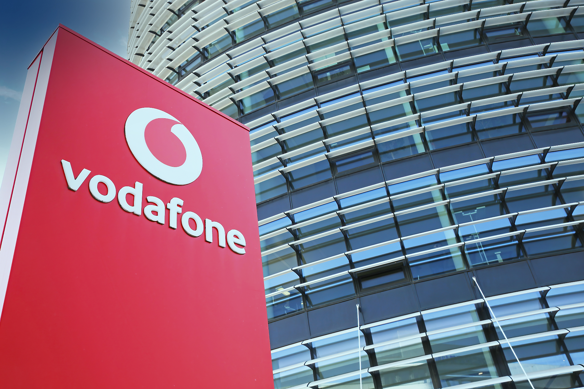 Vodafone продава още 10% дял във Vantage Towers