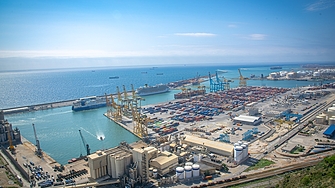 Кризата в Червено море принуди корабните компании да отклонят флотите