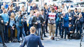 Не е трудно да се разбере защо връзките с обществеността