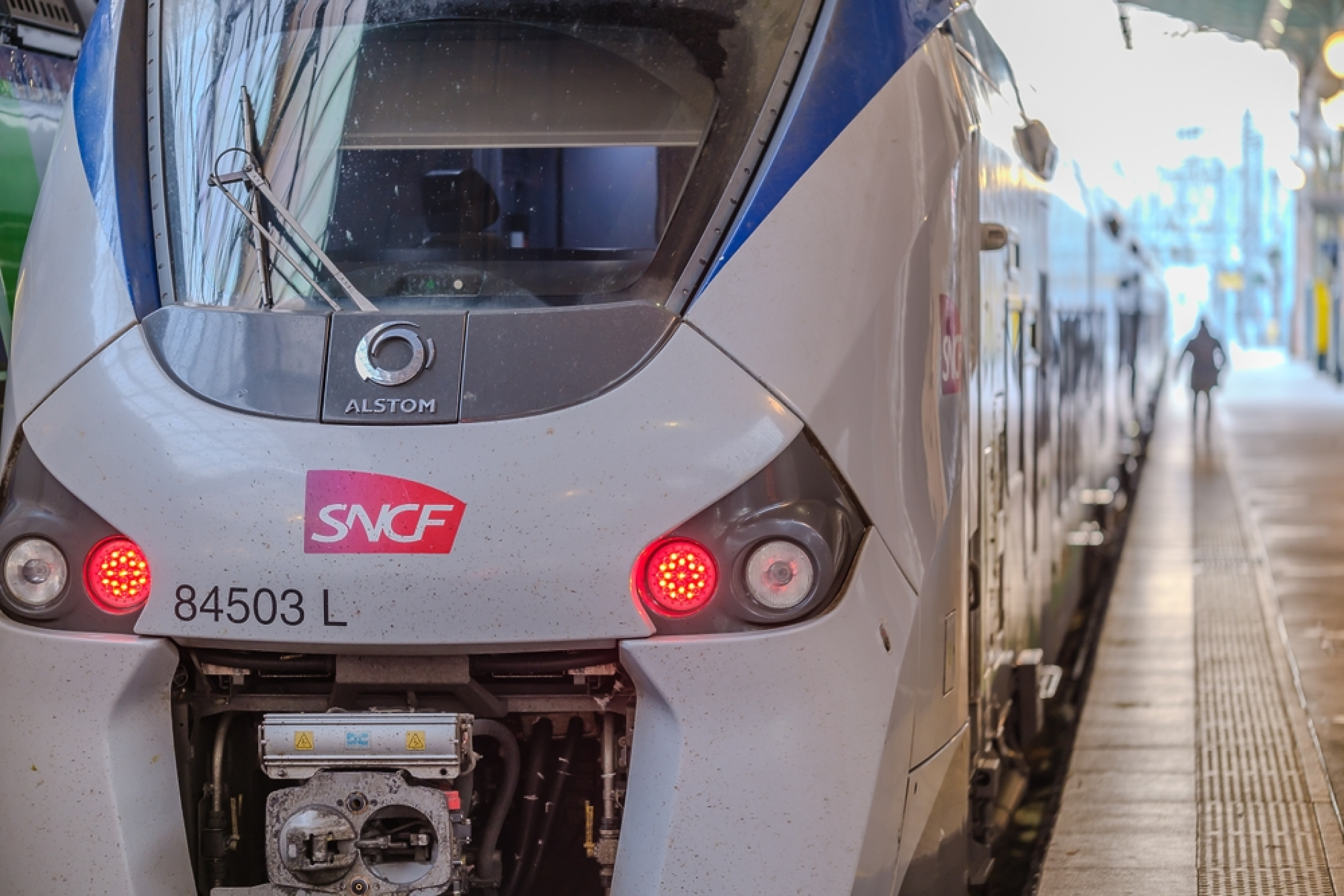 Френската  жп мрежа  е засегната от палежи, отменят влакове в навечерието на  Олимпийските игри