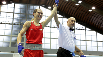 Станимира Петрова отстрани световна шампионка по бокс в първия си двубой в Париж