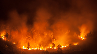 Продължава гасенето на пожара в Гърция близо до границата с България