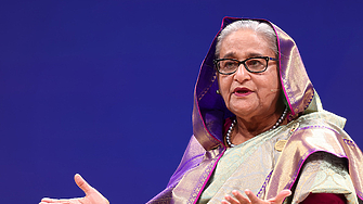 Министър председателят на Бангладеш Шейх Хасина подаде оставка и избяга от