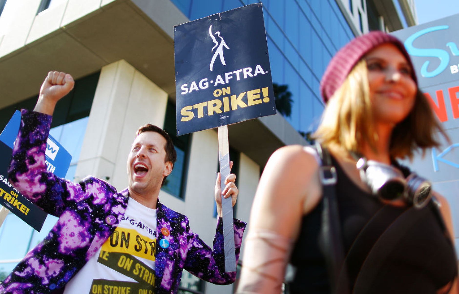 Нови стачки в Холивуд заради изкуствения интелект