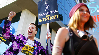 Стачкуващите актьори озвучаващи видеоигри проведоха първа протестна демонстрация пред Warner