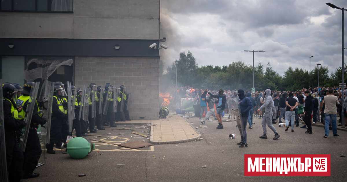 От Даунинг стрийт“ 10 (където се намира резиденцията на премиера