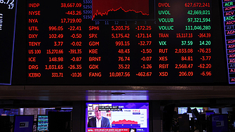 Световните фондови пазари се сринаха Търговските екрани в САЩ Азия