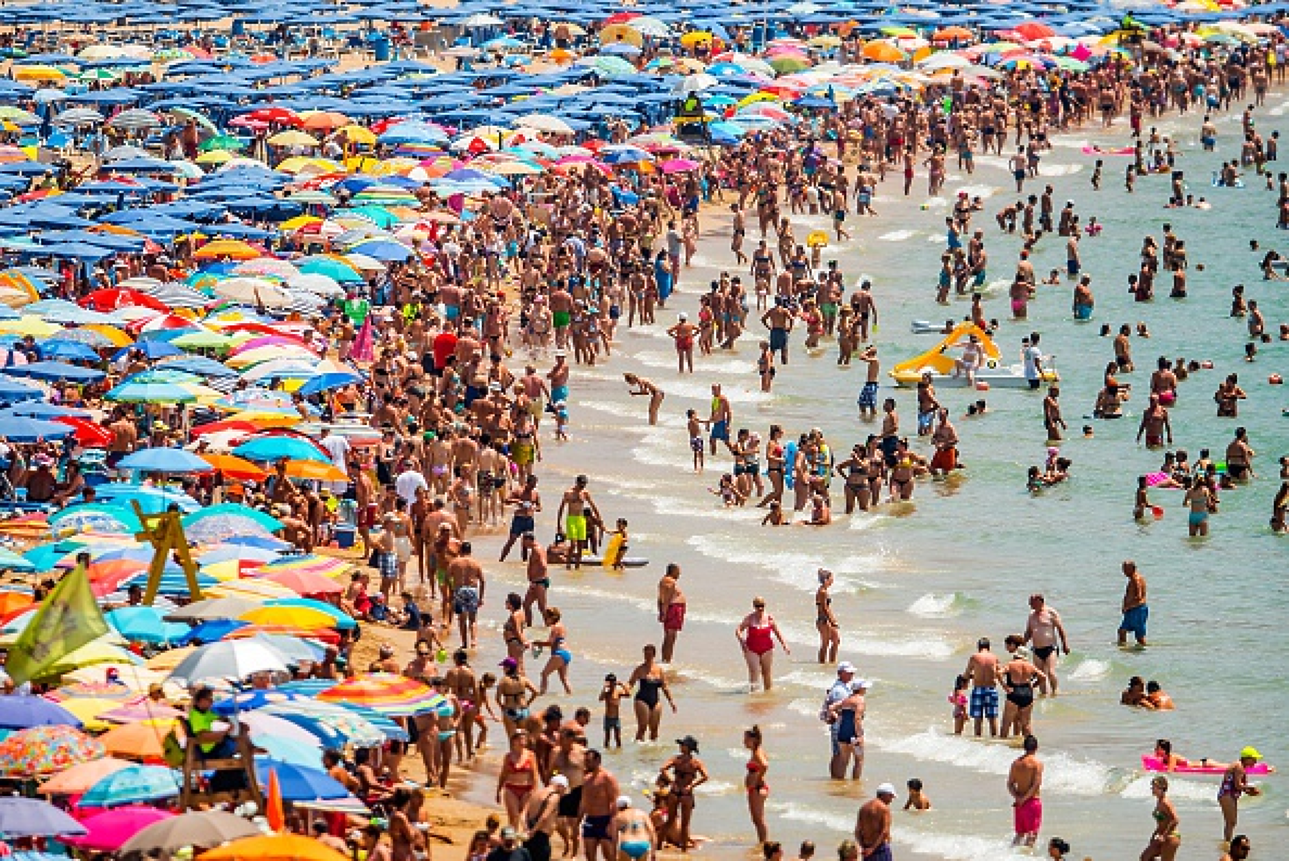 Испания се задъхва с рекордни 42,5 млн. туристи за половин година, градовете не смогват да приемат гостите