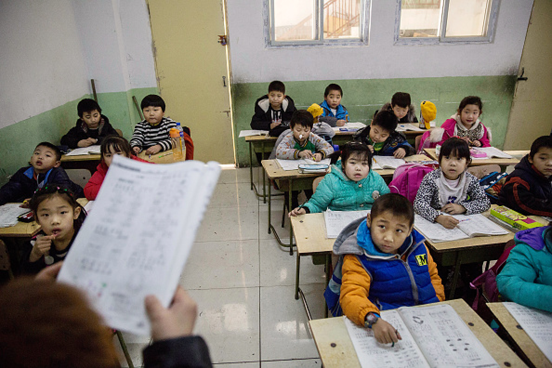 Китай наема 7000 пенсионирани учители за работа в селски райони без образователни ресурси