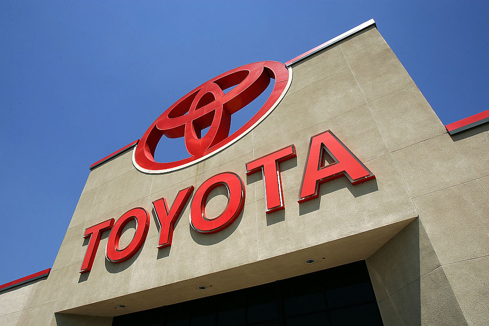 Toyota с рекордна тримесечна печалба заради слабата йена
