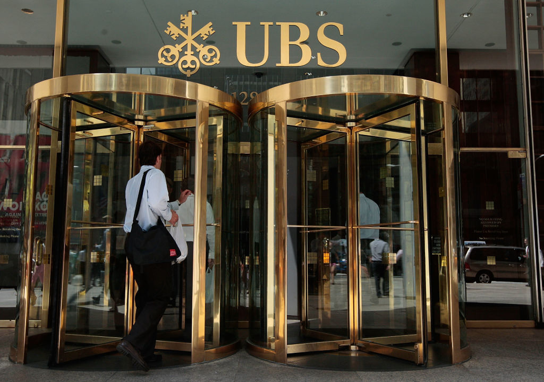 UBS разби очакванията на анализаторите с нетна печалба от 1,1 млрд. долара за тримесечието