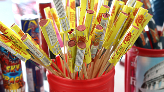 Засилени проверки в търговски обекти за пиротехнически изделия Контролът продължава след