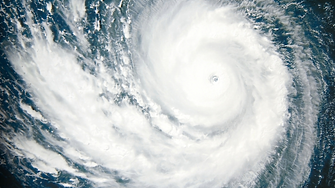 Тропическата буря Деби преминава през Мексиканския залив към американския щат Флорида