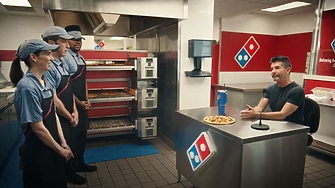 Domino’s Pizza привлече известният телевизионер Саймън Коуел за рекламна кампания