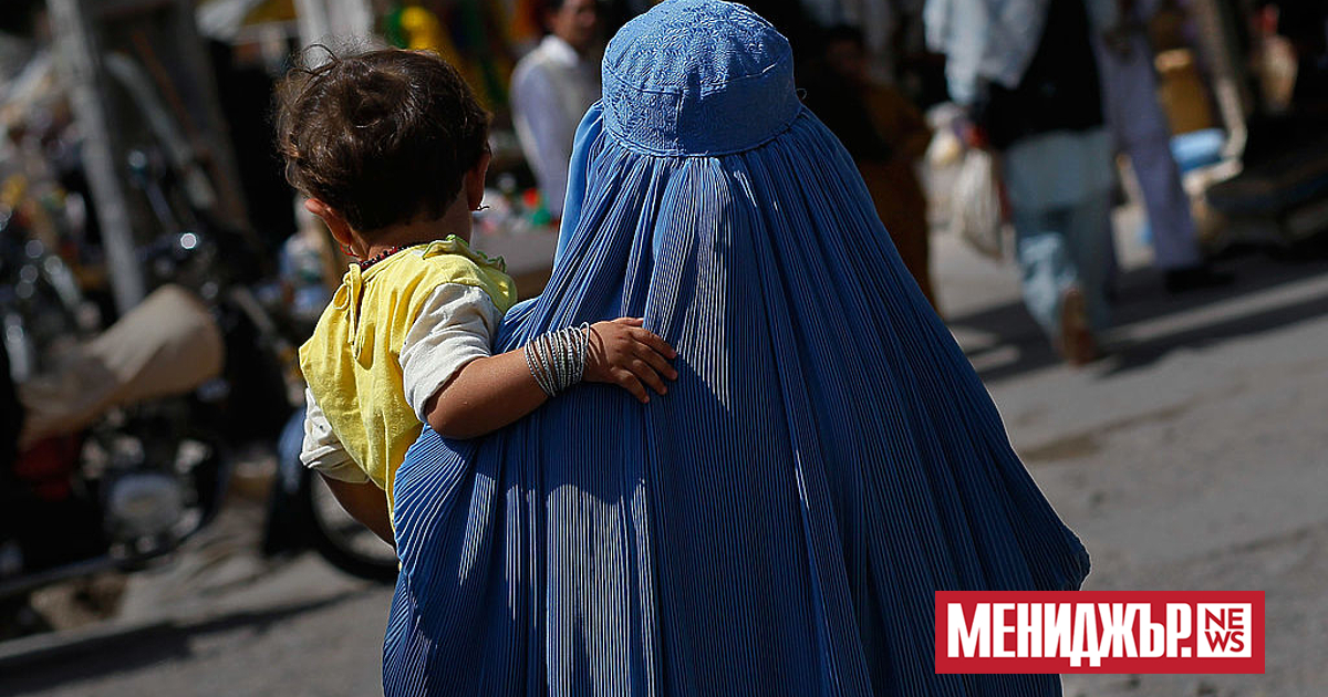 Талибаните в Афганистан забраняват на жените да говорят и да