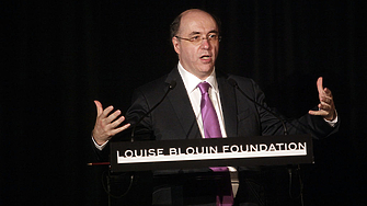 Математикът и учен Стивън Волфрам е израснал в семейство с