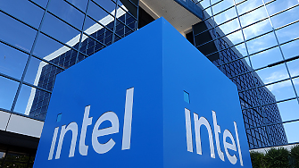 Притисната от загуби, Intel обсъжда разделяне на бизнеса 