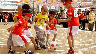 Южна Корея се бори да спре резкия спад на раждаемостта