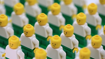 Неосъзнатото присъединяване към мнозинството ни кара да следваме мнението на