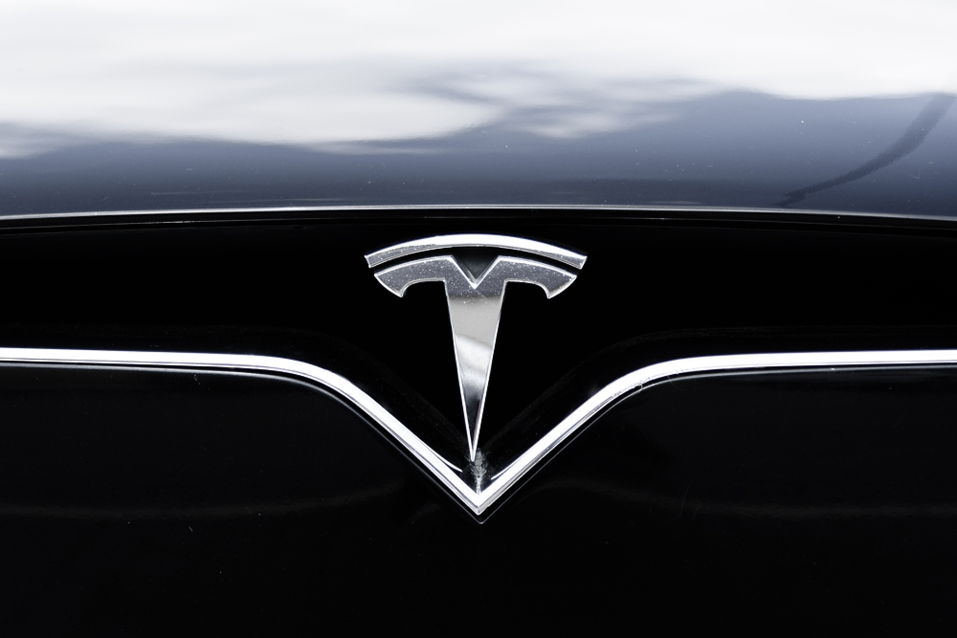 ЕК намали до 9% планираната тарифа за електромобилите Tesla, произведени в Китай