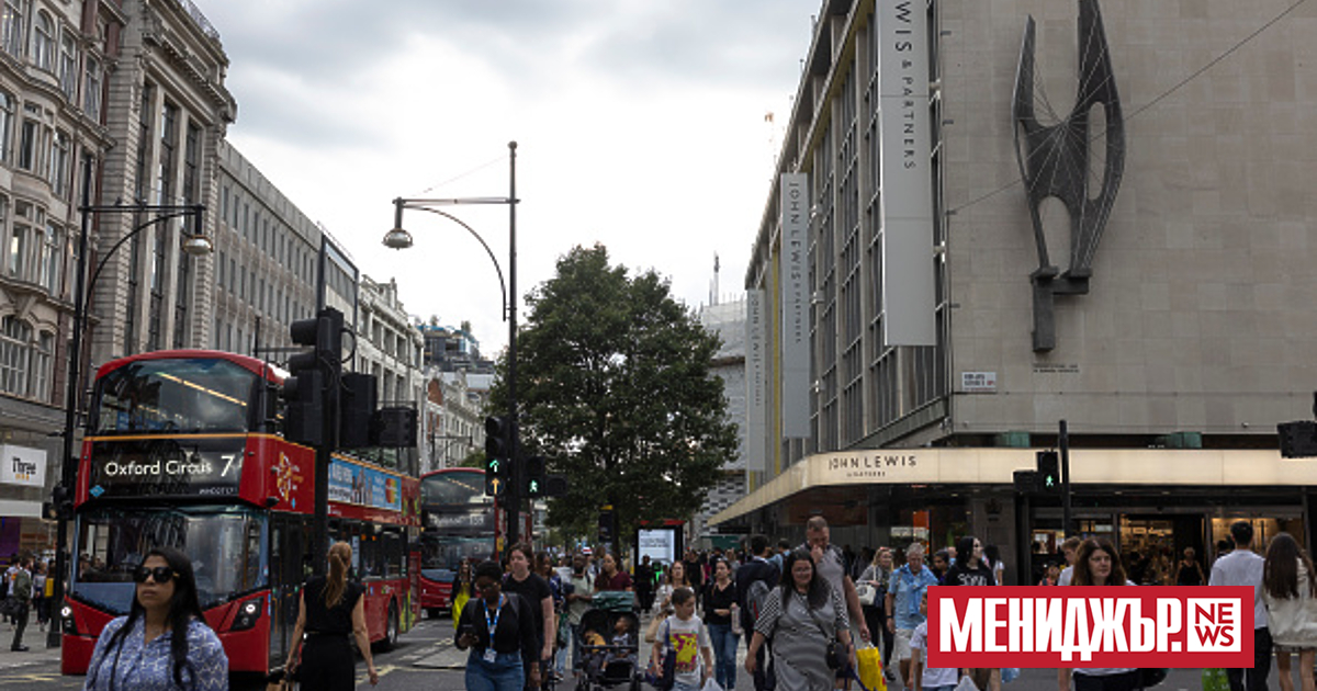 Една от най-известните улици в Лондон - Оксфорд стрийт в
