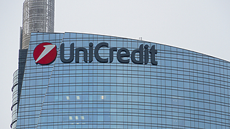 Италианската UniCredit съобщи че е придобила 9 дял в германската