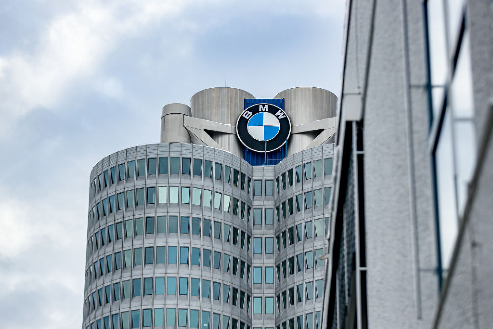 BMW призовава Берлин да гласува против митата за вноса на електромобили от Китай