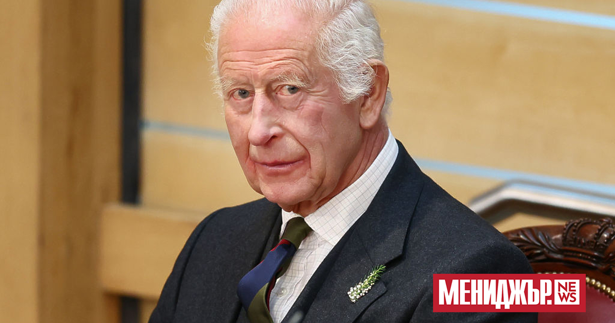 Британският крал Чарлз III и неговият син принц Уилям прибират