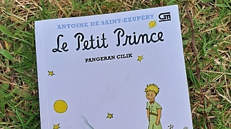 Рядка машинописна чернова на Le Petit Prince Малкият принц на