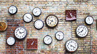 Времето преди часовниците често се нарича от историците ориентиран към