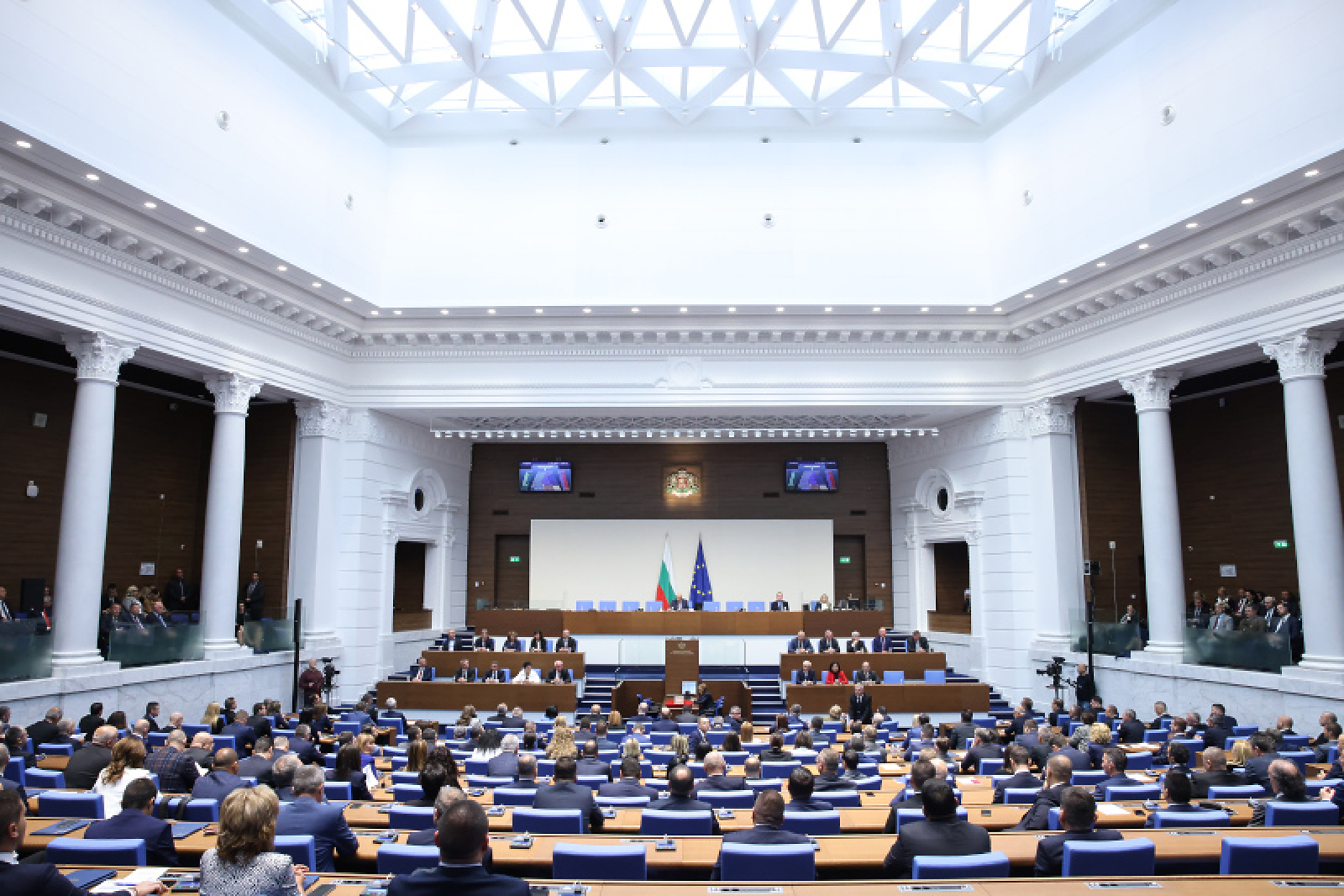 Две гласувания не определиха нов председател на парламента