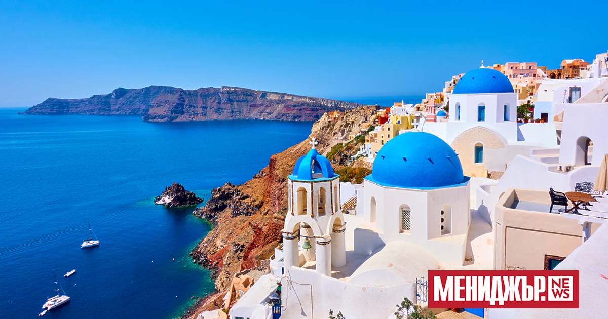 Жителите на популярната туристическа дестинация в Гърция - остров Санторини,