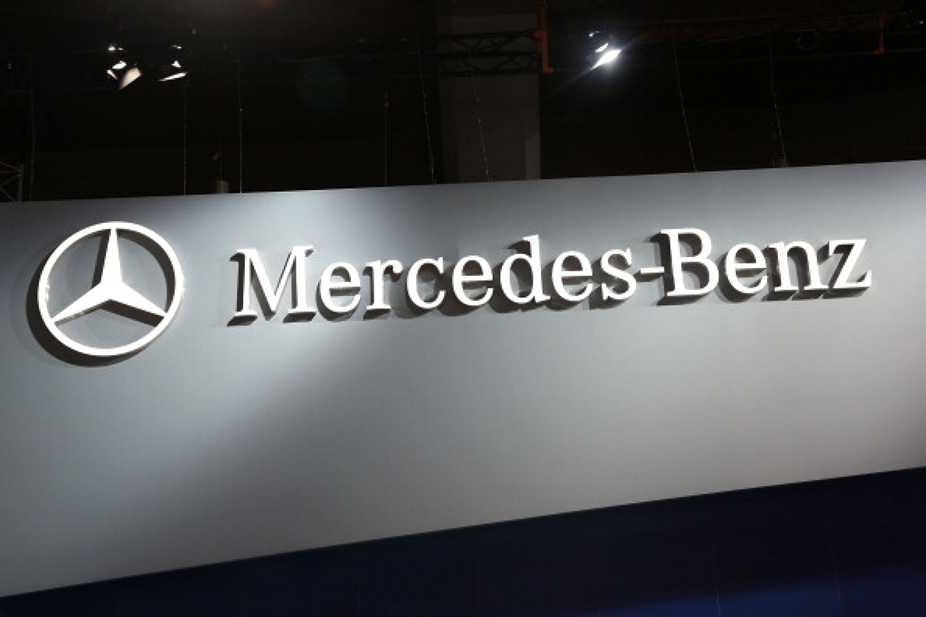  Mercedes-Benz планира съкращения на разходите с няколко милиарда евро годишно