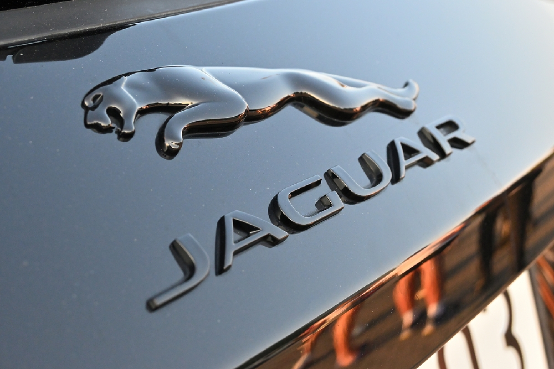 Jaguar изкупува обратно 3 хиляди автомобила от модела  I-Pace поради заплахата от пожар