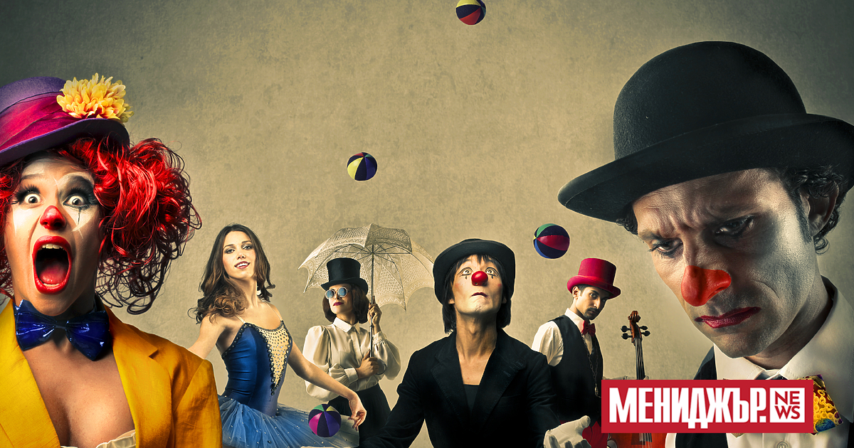 През юли миналата година един възрастен мъж облича костюм на