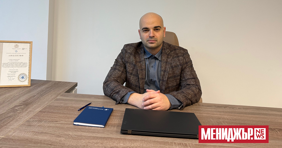 Чрез ежедневна обмяна на информация с нашите клиенти и насочване