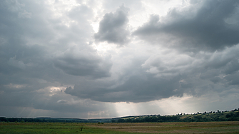 В четвъртък ще преобладава облачно време В сутрешните часове на отделни