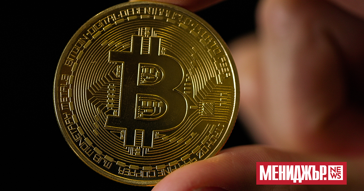 Цената на биткойн за първи път премина прага от 100