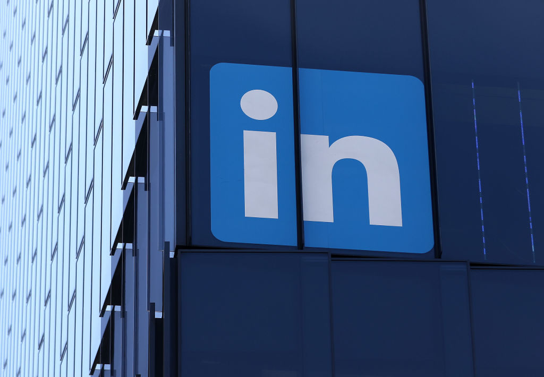 LinkedIn за влиянието на B2B инфлуенсърите (Инфографика)