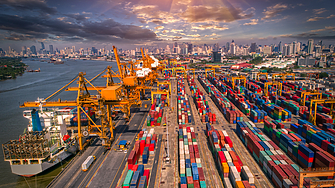 Търговията със стоки в световен мащаб продължава расте с умерен