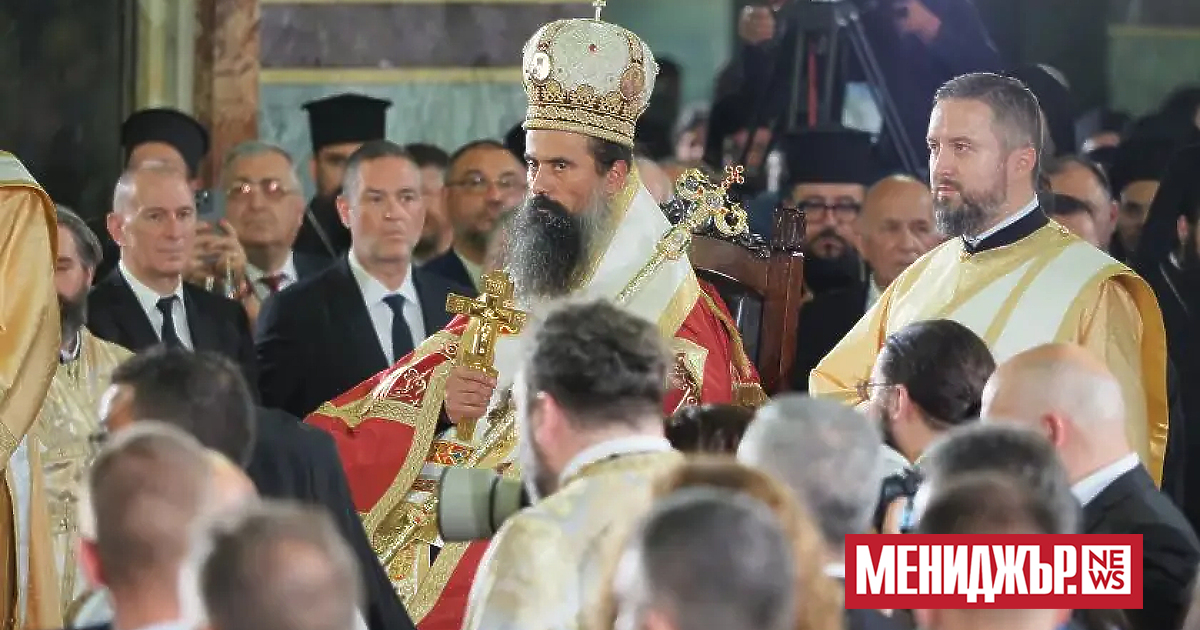 Днес, 24 декември, и утре, 25 декември, ще бъдат отслужени