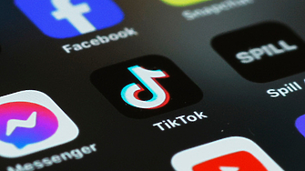 Старата музика получи втори живот в TikTok пише The Guardian